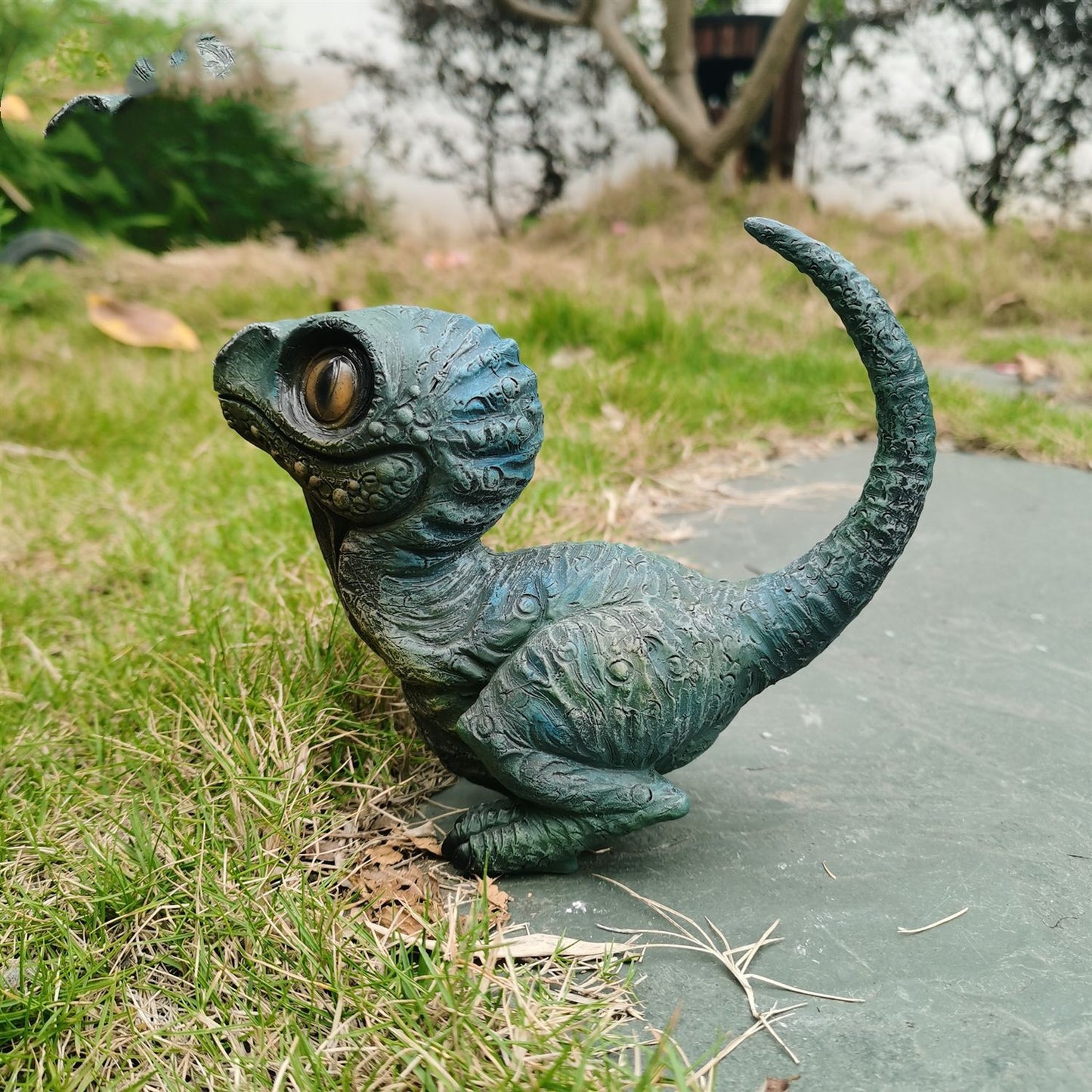 Cute Dinosaur Garden Statues Resin Velociraptor Ornament Realistic Dinosaur Statue For Garden Office Table Decor Kids Gifts